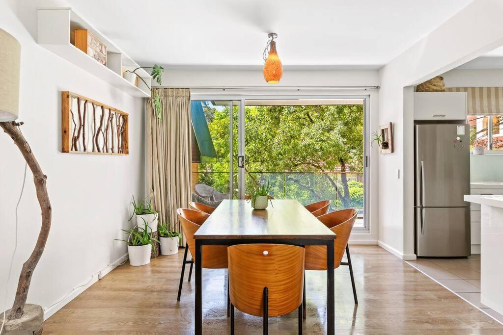 'kangaroo Corner' Coastal Charm & Midcentury Flair Sydney