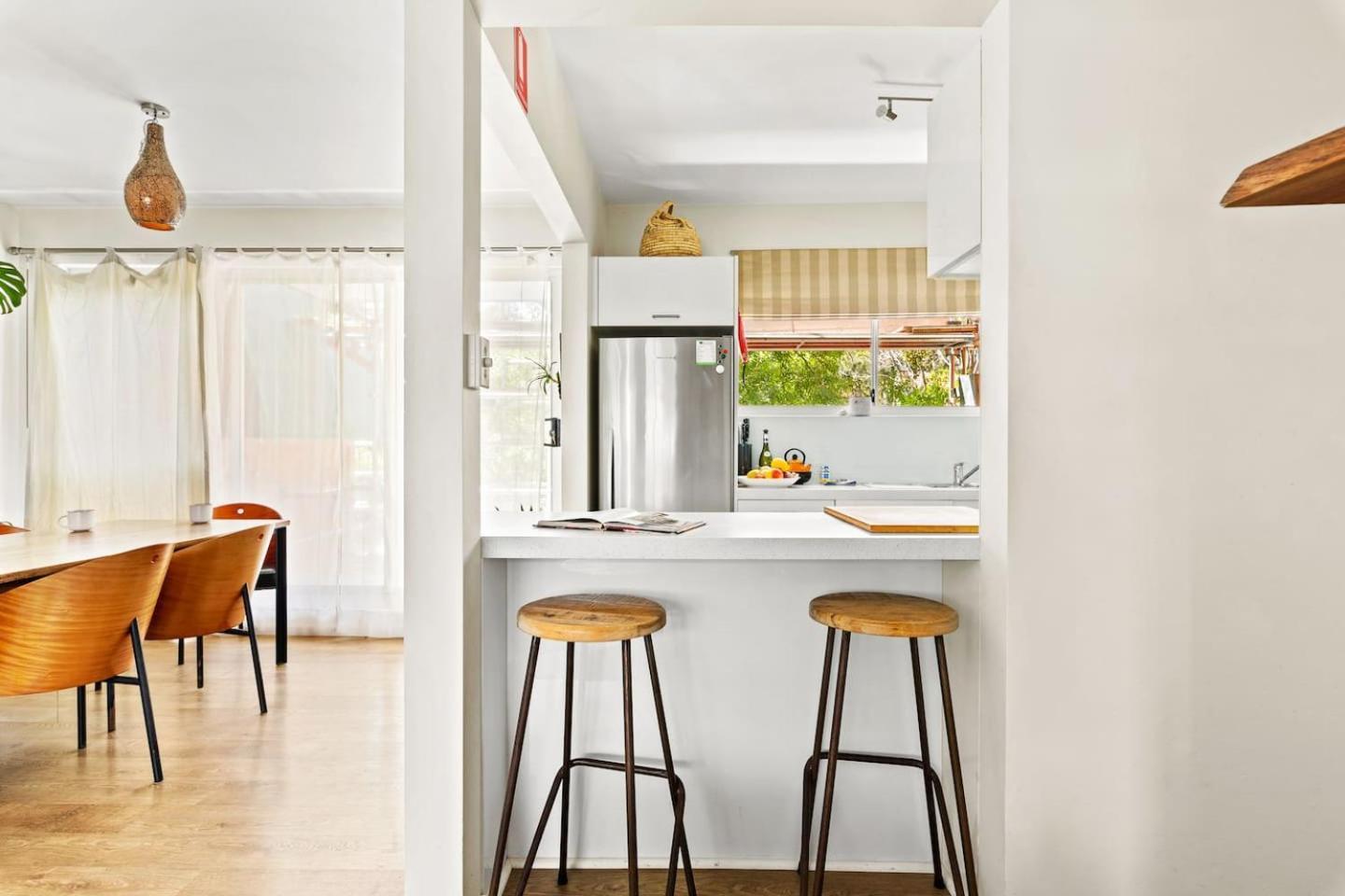 Apartment 'kangaroo Corner' Coastal Charm & Midcentury Flair