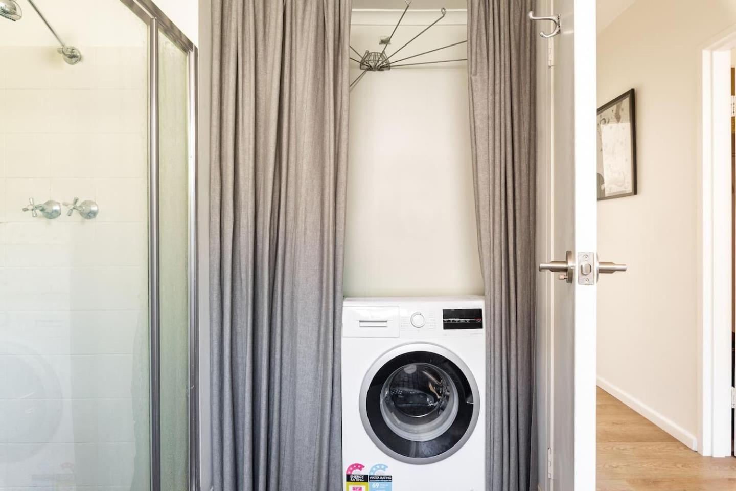 Apartment 'kangaroo Corner' Coastal Charm & Midcentury Flair *